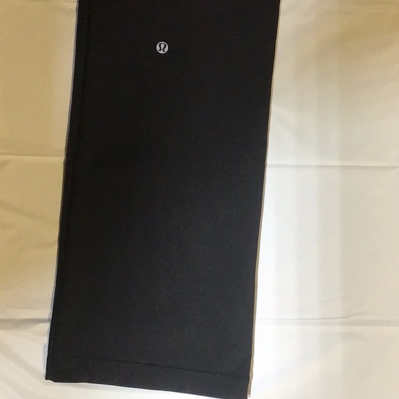 Lululemon leggings. - Picture 3 of 5